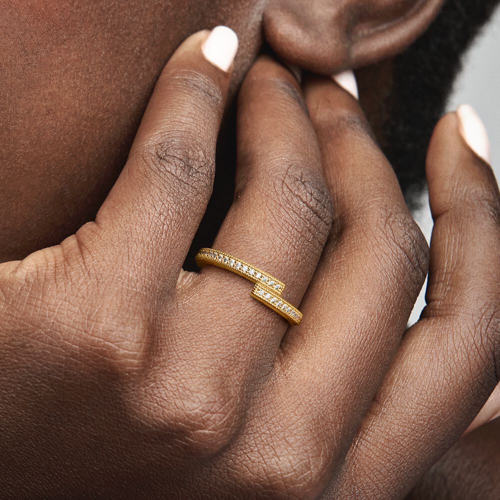 Pandora Sparkling Overlapping Ring